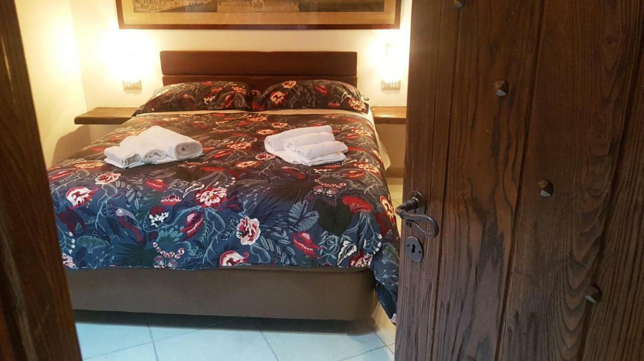 Suite Piazza del Gesù Napoli Esterno foto
